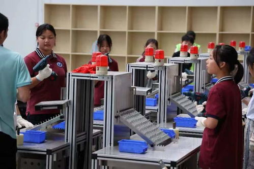 青少年企业参访行走进 icar零碳智慧工厂